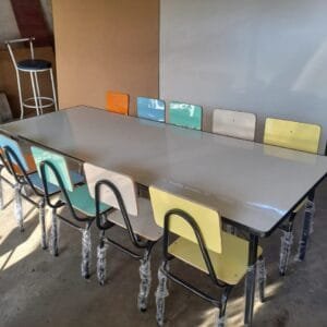 Conjunto refeitório escolar infantil 3 a 5 anos - Mesa com 10 cadeiras -  Fórmica colorida